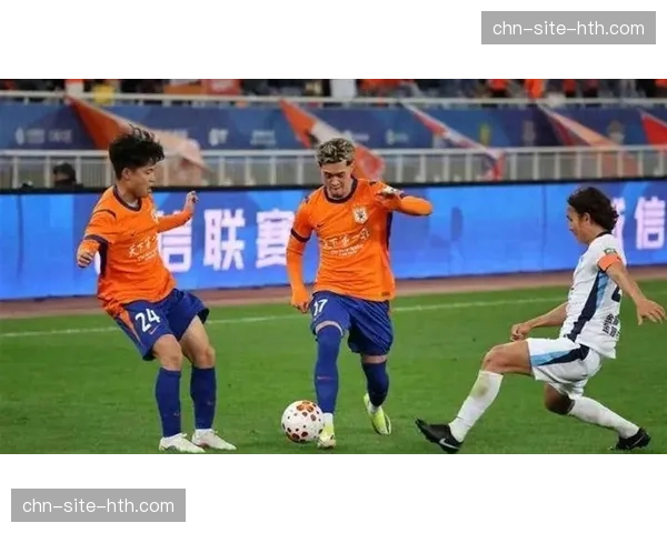 山东泰山泽卡头球补射中柱 进攻乏力加剧防守端压力